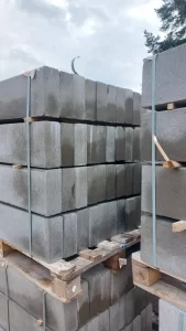 Камни бетонные бортовые БРТ 1000*200*80мм/1000*300*150мм (некондиция)